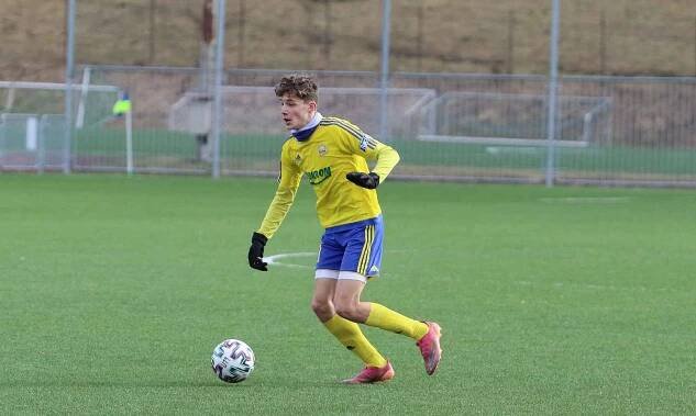 Fotbalisté divizního Vsetína (červené dresy) zvítězili nad starším dorostem Fastavu Zlín 3:1. Foto: Jan Zahnaš