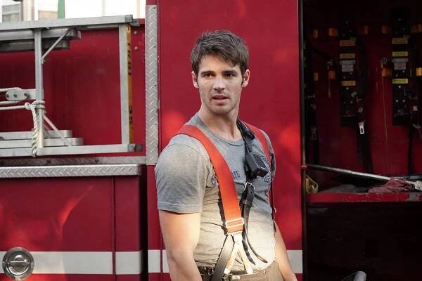Chicago Fire - Jdu pryč - Z filmu - Steven R. McQueen
