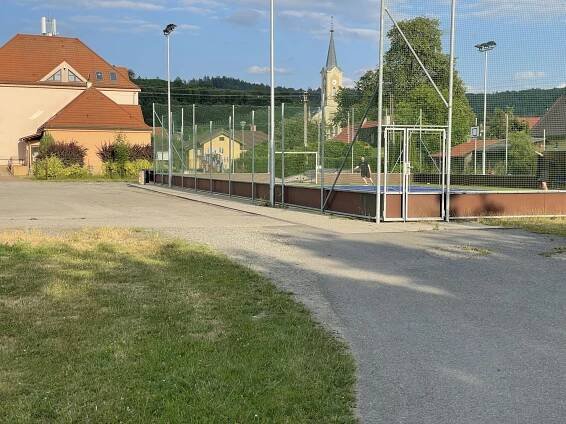 Dokážeme víc: Vraťme život Školničce | Darujme.cz