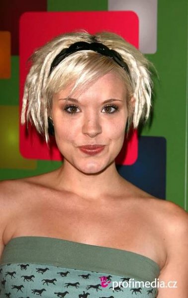 Brea Grant - celebrity účes - HappyHair