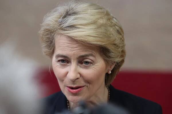 Von der Leyenová: Místo uzavíraní hranic bychom měli provádět kontroly zdravotního stavu