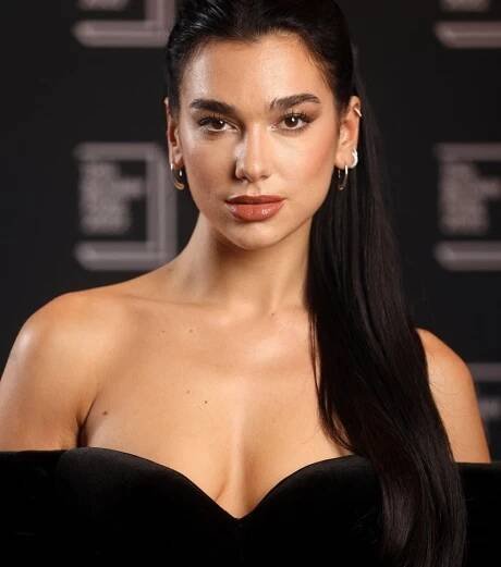 Popová hvězda Dua Lipa je v Praze. V O2 aréně vystoupí hned dvakrát