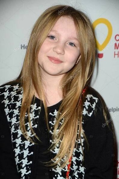 Stáhnout - Hollywood-prosinec 12: Ella Anderson v nemocnici dětské zázračné sítě nemocnice, zimní Divský míč, Avalon, Hollywood, CA — Stock obrázek