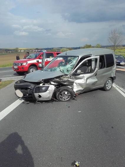 K dopravní nehodě dvou osobních automobilů na silnici č. 12… | POŽÁRY.cz - ohnisko žhavých zpráv | hasiči aktuálně