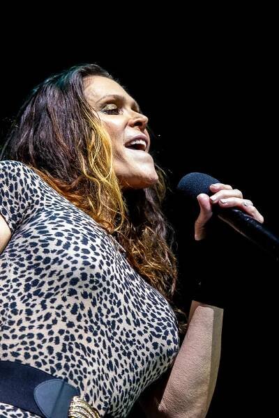 Divoženka Beth Hart uhranula pražské O2 universum - musicserver.cz