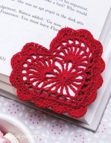 8 free Valentine's Day crochet patterns  (Heart bookmark FREE Crochet Pattern) Crochet Diy, Easy Crochet Projects, Yarn Projects, Thread Crochet, Crochet Gifts, Crochet Hearts, Afghans Crochet