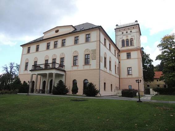 Soubor:Pyšely zámek 02.JPG – Wikipedie