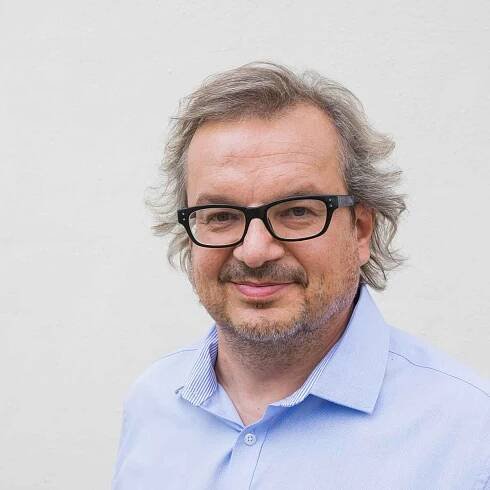 Bratři, jak se patří. O Senát se „poperou“ Smoljakovi synové