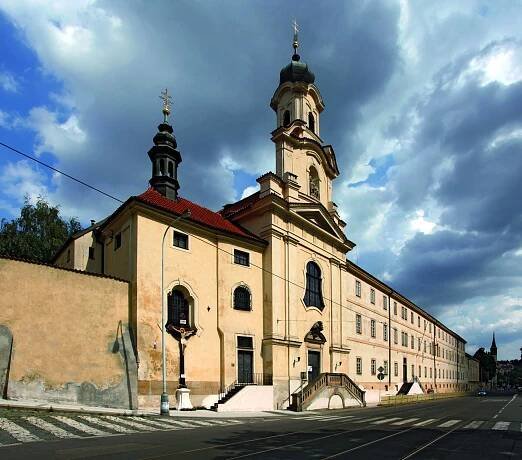 Kostel Panny Marie Sedmibolestné a klášter alžbětinek s nemocnicí