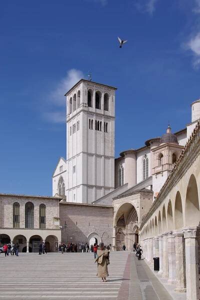 File:Assisi San Francesco BW 4.JPG - Wikimedia Commons