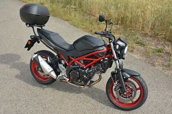 Suzuki SV650: Kolem komína | Auta Pod Lupou
