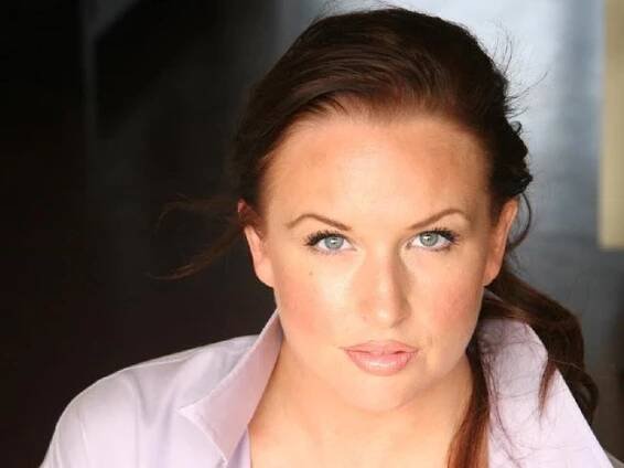 April Telek fotka
