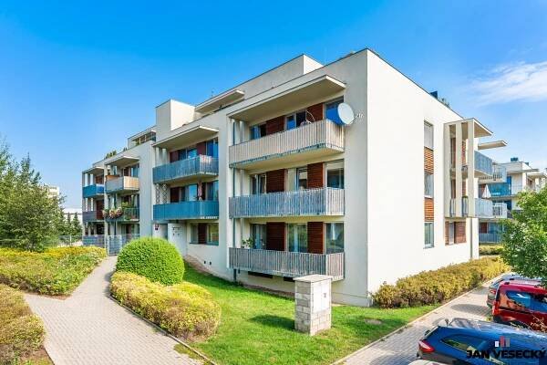 Prodej bytu 3+kk s balkonem a sklepem, 2 garážová stání, 87 m2, Rýnská 950/9, Praha 9 - Čakovice