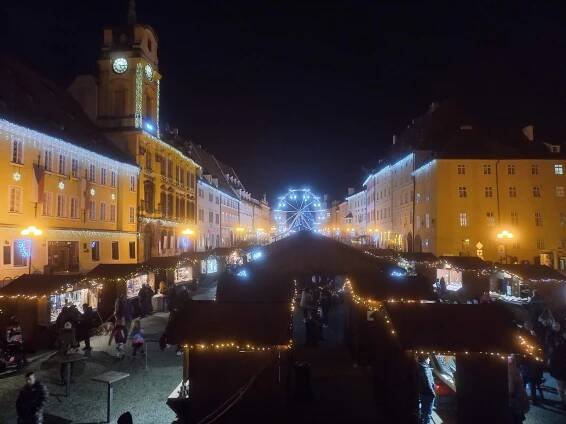 V Chebu mají adventní město. Největší trhy v kraji lákají na trdlo i kluziště