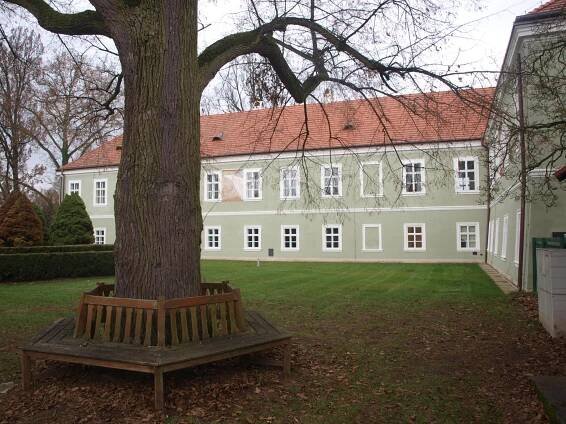 Kladruby nad Labem - Národní..., Tipy na výlet