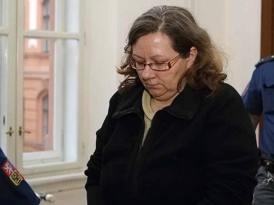 Dana Niederlová u Krajského soudu v Brně. Obžaloba ji viní z toho, že z firmy na Brněnsku vyvedla více než 110 milionů korun. Teď ženě hrozí až deset let vězení.
