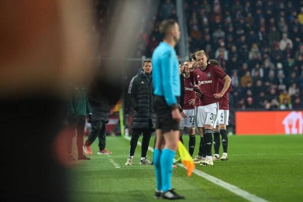 Sparta s Liverpoolem? Smutnější je jen pohled na Babiše v bruslích, perlil Bosák