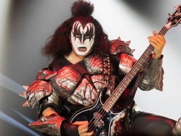 Kiss frontman Gene Simmons given tour of parliament by DUP’s Ian Paisley
