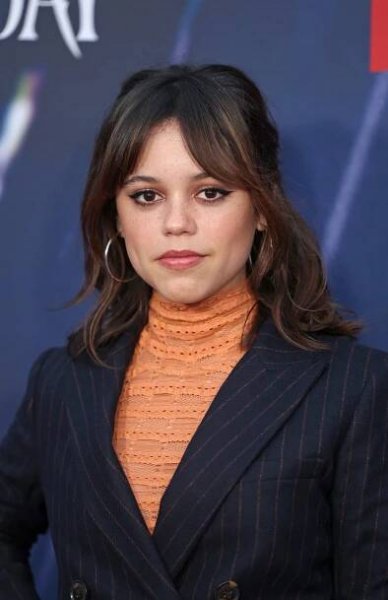 Jenna Ortega's Mom Roasts Her For Smoking Cigarettes