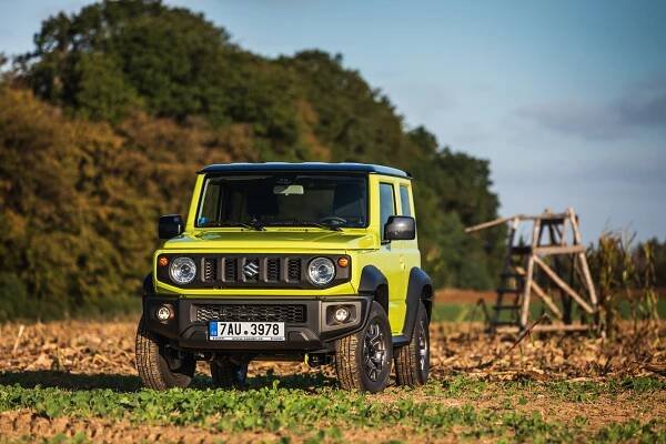 Na Aukru se prodává Suzuki Jimny od koruny. Čím vyšší cena, tím víc pro charitu
