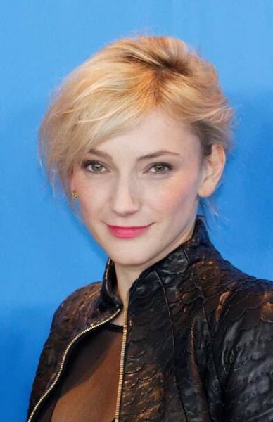 Soubor:Alexandra Borbély Photo Call On Body and Soul Berlinale 2017 01.jpg – Wikipedie