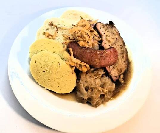 Táborská bašta (uzené maso,vepřová plec,klobása),zelí,variace knedlíků | Jídelna PPAS