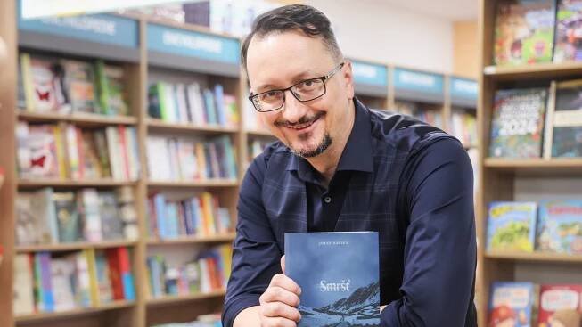 Spisovatel Jozef Karika: I když se Slovákům podaří z temného kruhu vystoupit, strhne nás zas zpět