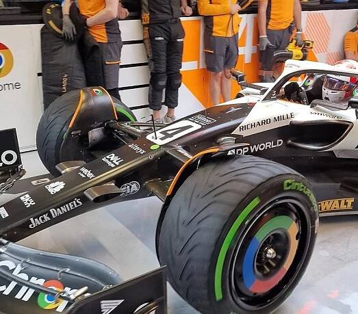Formule.cz - Déšť, Sargeantova nehoda a další vítězství Verstappena 