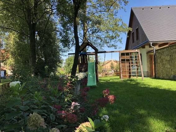 Prolézačky a zahrada - chalupa k pronájmu Růžená - foto 10