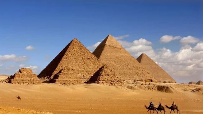 Vědci možná rozluštili záhadu stavby pyramid. K přepravě kvádrů sloužilo rameno Nilu
