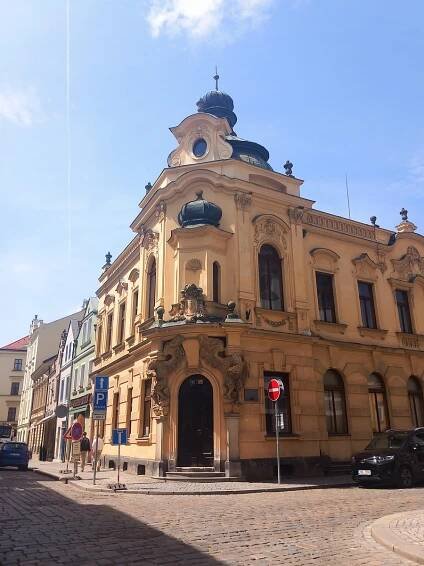 Hradec nabízí dvě památky v historickém centru města. Obě potřebují rekonstrukci