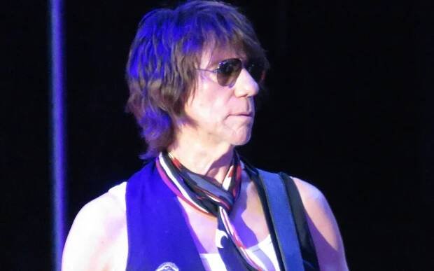 Galerie: Zemřel jeden z nejlepších kytaristů všech dob Jeff Beck. Nakazil se meningitidou - Galerie - Echo24.cz