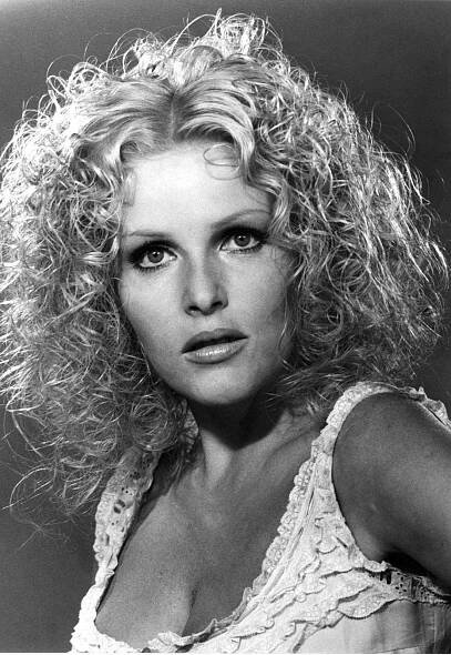 Olga Schoberová slaví 76: Podívejte se na odhalené fotky sexbomby 60. let!