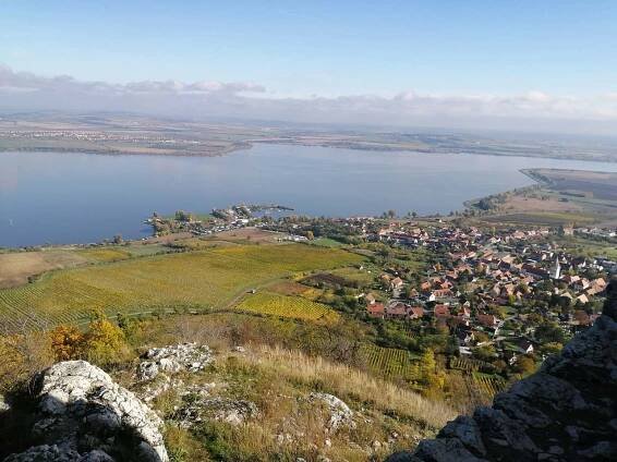 pohled z Děviček na obec Pavlov a Novomlýnské nádrže - Klentnice - foto 33