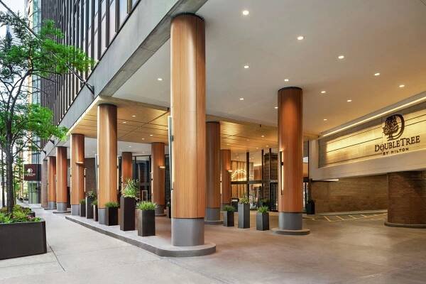 Doubletree By Hilton Chicago Magnificent Mile Hotel Exterior photo