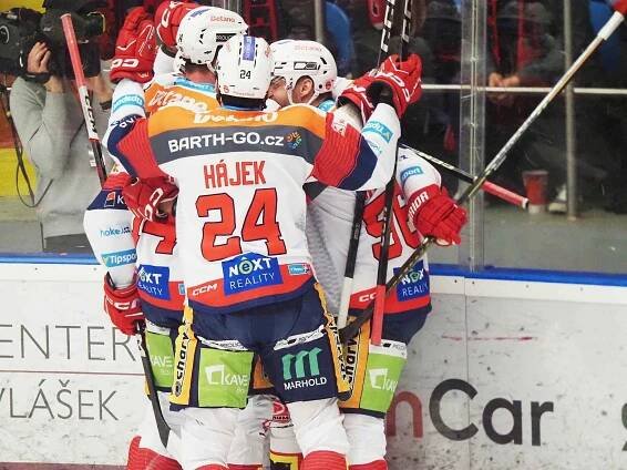 Hokej, extraliga, semifinále - 5. zápas: Mountfield HK - HC Dynamo Pardubice.