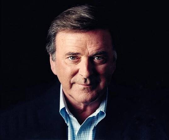 Terry Wogan Biography - Facts, Childhood, Family Life & Achievements