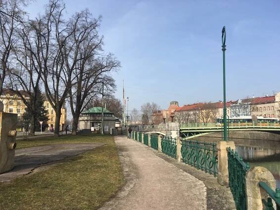 Hradec zdobí výlohy plné umění. Zpříjemněte si procházku po krajském městě
