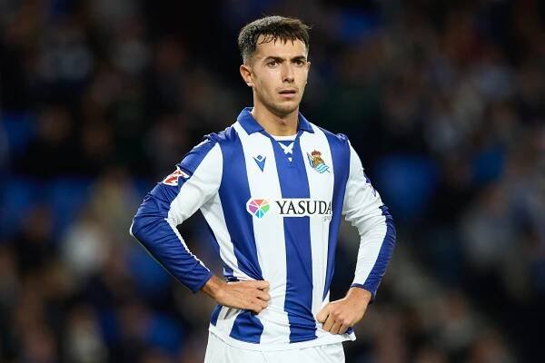 Arsenal's interest in signing a midfielder has risen with Partey and Jorginho's expiring deals