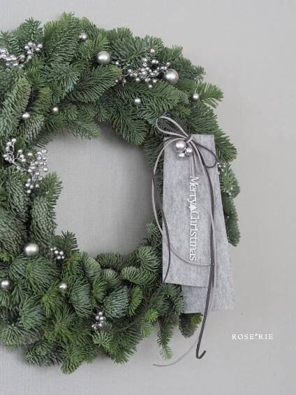 DIY Christmas Wreath with Silver Ornaments