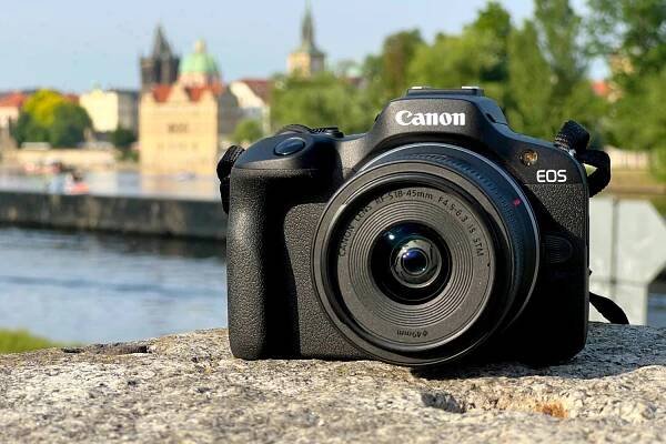 Canon EOS R100