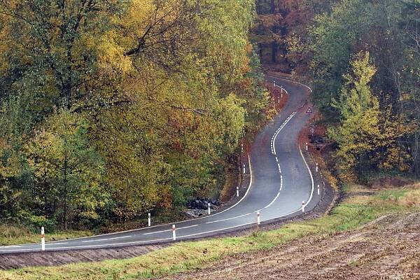 REKONSTRUOVANÝ ÚSEK SILNICE 315 SKUHROV – OSTROV A LANŠKROUN – OSTROV OTEVŘEN | OIK TV 