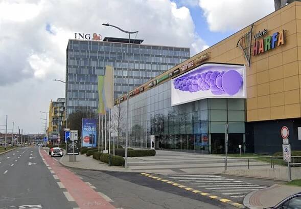 Nová 3D OOH reklamní plocha bude umístěna nad vchodem Galerie Harfa z ulice Českomoravská, zdroj: Galerie Harfa.