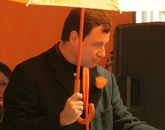Soubor:David Rath egg attack (cropped).jpg