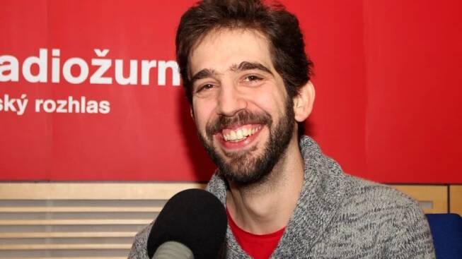 Hudebník musí mít hlavu otevřenou inspiraci a nestrkat do toho pazoury, usmívá se Jindra Polák | Radiožurnál