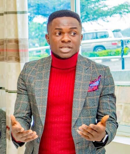 OLUWOLE FAPOHUNDA​