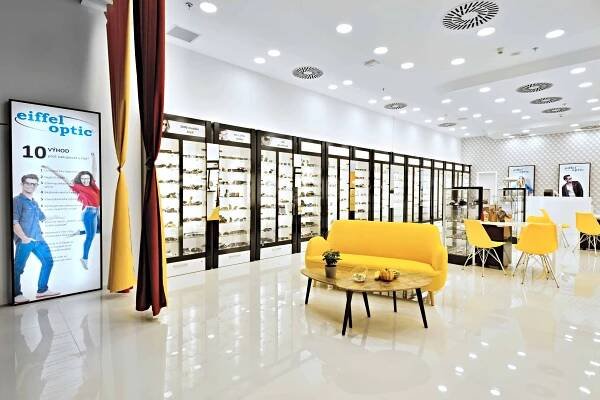 Interiér na míru pro prodejnu Eiffel Optic Zličín | Prosto.cz