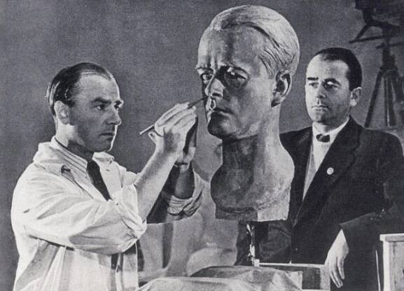 File:Arno Breker, Albert Speer (1940).jpg - Wikimedia Commons