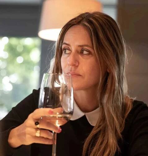 Itziar Ituno with drinks photo