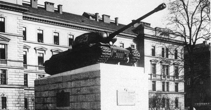 1945 – tank č. 23 odhalen jako památník osvobození Prahy